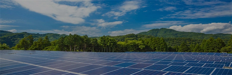 EasyEV Solar – moduły całkowicie czarne, szafy LFP outdoor, kontrolery MPPT, EMS, BESS, zestawy off-grid